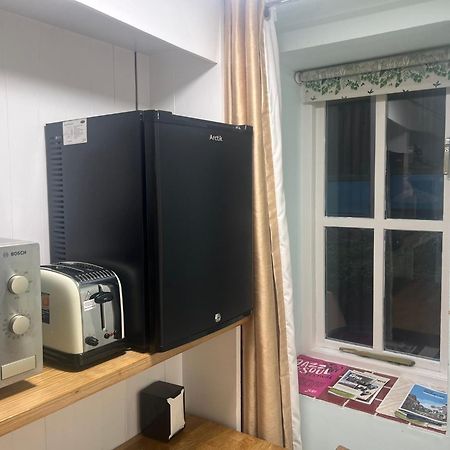 Addison B&B Guildford Esterno foto