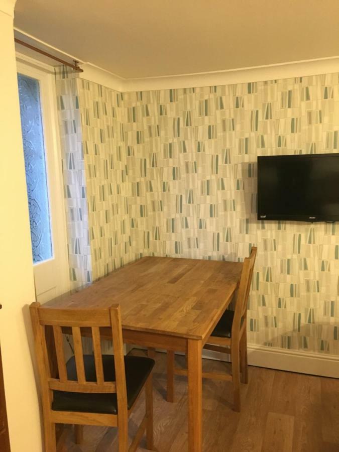 Addison B&B Guildford Esterno foto